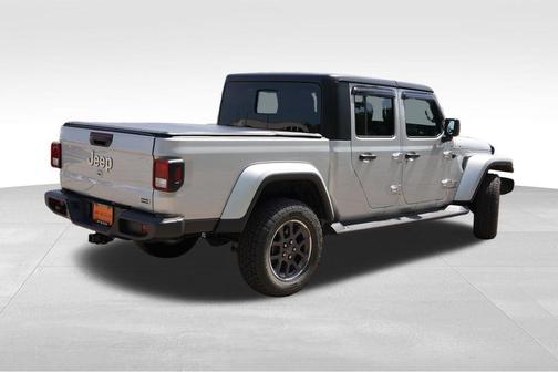 Silver Zynith Clearcoat 2022 Jeep Gladiator Overland
