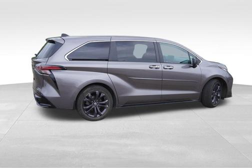 2022 Toyota Sienna XSE 7 Passenger