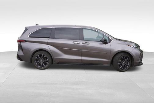 2022 Toyota Sienna XSE 7 Passenger