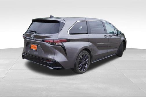 2022 Toyota Sienna XSE 7 Passenger