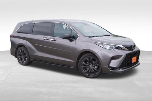 2022 Toyota Sienna XSE 7 Passenger