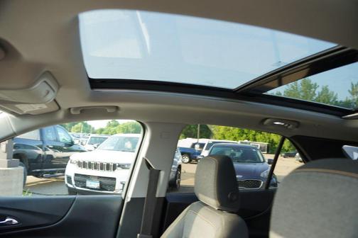 Iridescent Pearl Tricoat 2020 Chevrolet Equinox 1LT