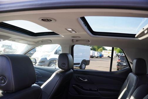 Iridescent Pearl Tricoat 2020 Chevrolet Traverse Premier
