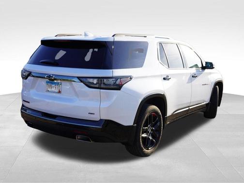 Iridescent Pearl Tricoat 2020 Chevrolet Traverse Premier