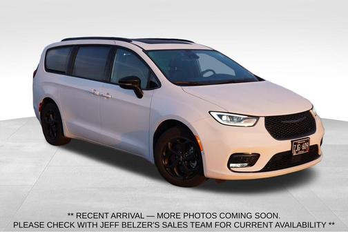 Bright White Clearcoat 2024 Chrysler Pacifica Hybrid Select