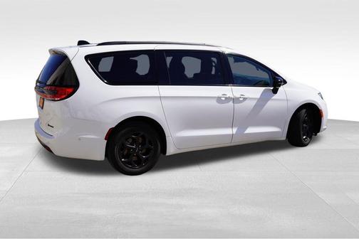 Bright White Clearcoat 2024 Chrysler Pacifica Hybrid Select