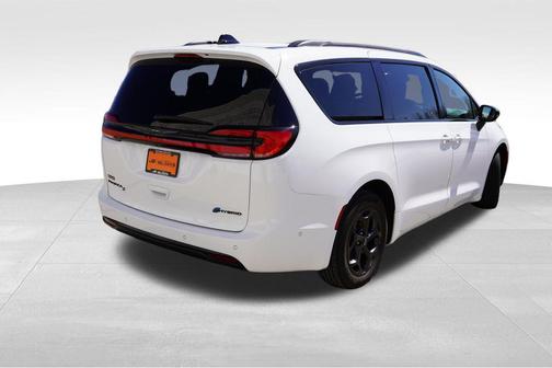 Bright White Clearcoat 2024 Chrysler Pacifica Hybrid Select