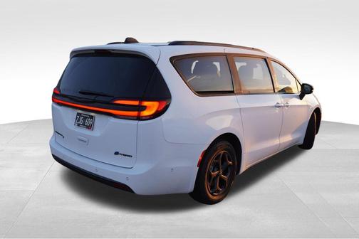 Bright White Clearcoat 2024 Chrysler Pacifica Hybrid Select