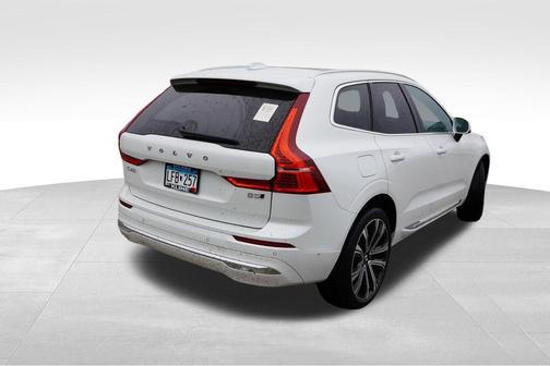 Crystal White Metallic 2023 Volvo XC60 B5 Ultimate Bright Theme