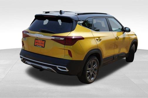 Starbright Yellow / Black Roof 2023 Kia Seltos S