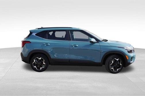 Blue 2024 Kia Seltos EX