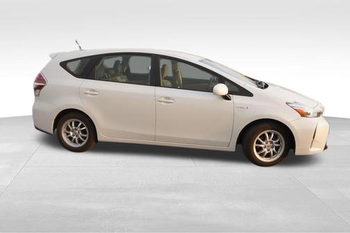 2015 Toyota Prius v Four