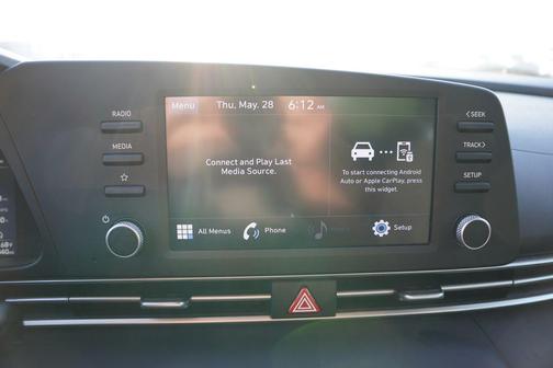 White Pearl 2023 Hyundai ELANTRA SE