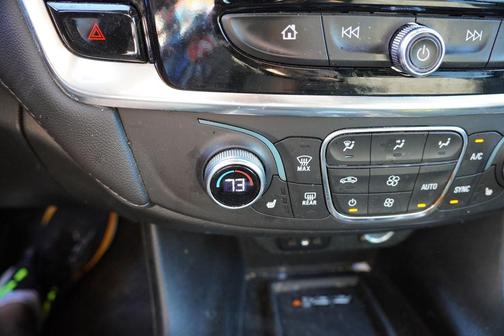Summit White 2023 Chevrolet Traverse LT Cloth