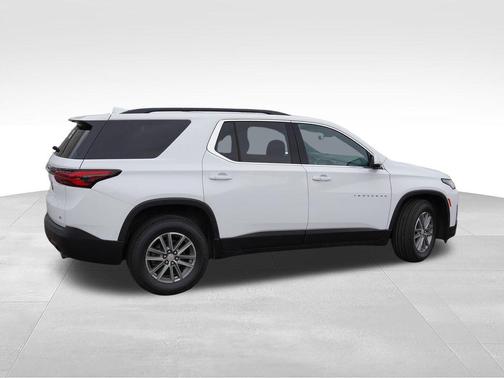 Summit White 2023 Chevrolet Traverse LT Cloth
