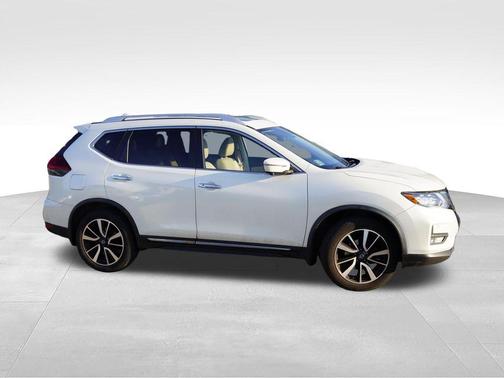 White 2018 Nissan Rogue SL