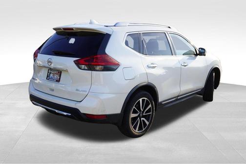 White 2018 Nissan Rogue SL