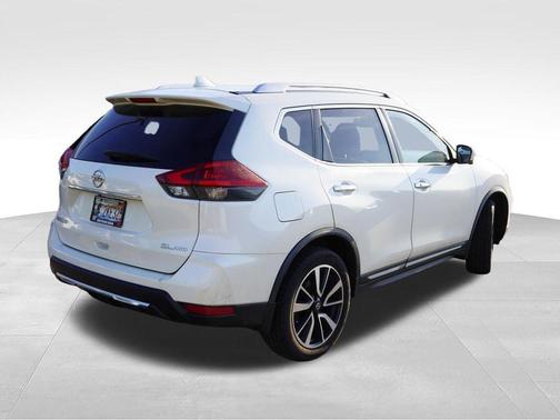 White 2018 Nissan Rogue SL