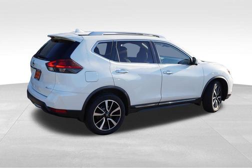 White 2018 Nissan Rogue SL