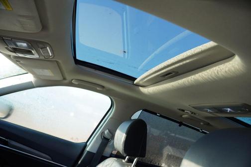 Glacial White Pearl 2022 Kia Telluride SX