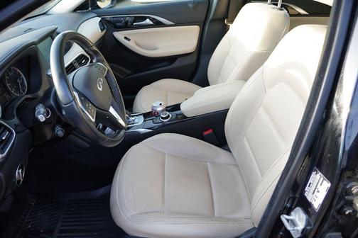 2018 INFINITI QX30 Premium