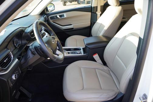 White Metallic 2021 Ford Explorer XLT