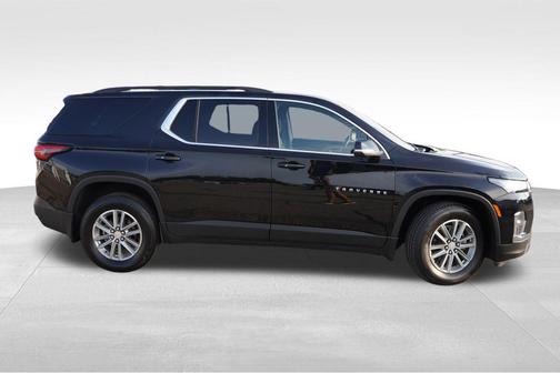 Mosaic Black Metallic 2023 Chevrolet Traverse LT Cloth