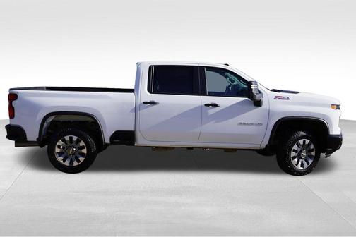 Summit White 2024 Chevrolet Silverado 2500 Custom