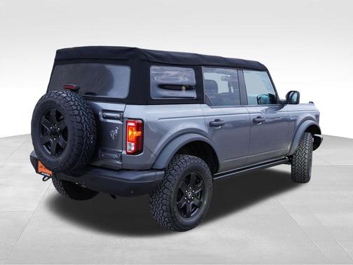 Carbonized Gray Metallic 2022 Ford Bronco Black Diamond