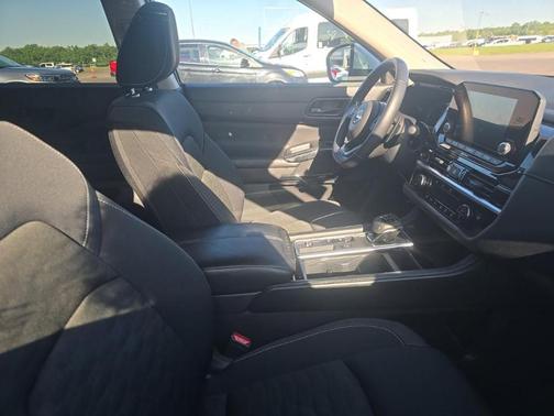 Brilliant Silver Metallic 2025 Nissan Pathfinder SV