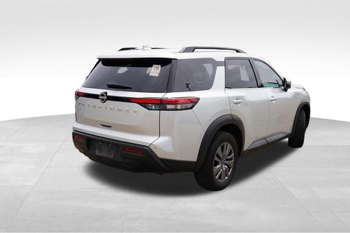 Brilliant Silver Metallic 2025 Nissan Pathfinder SV