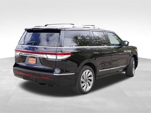 Infinite Black Metallic 2022 Lincoln Navigator Reserve