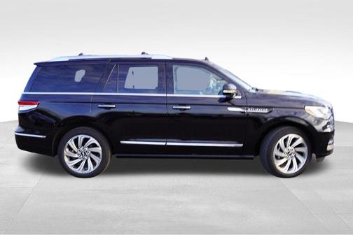 Infinite Black Metallic 2022 Lincoln Navigator Reserve