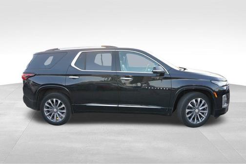 Black Metallic 2023 Chevrolet Traverse Premier