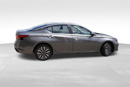 Gun Metallic 2025 Nissan Altima SV