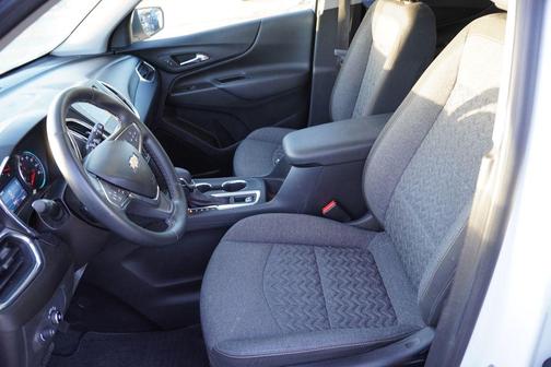 Iridescent Pearl Tricoat 2023 Chevrolet Equinox 1LT