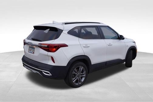 Snow White Pearl 2023 Kia Seltos S