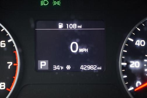 Snow White Pearl 2023 Kia Seltos S