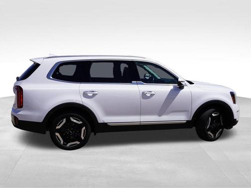 Glacial White Pearl 2024 Kia Telluride S