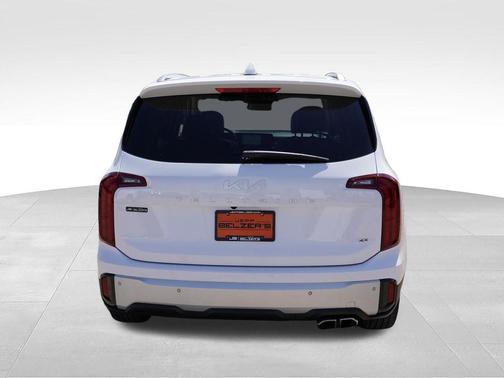 Glacial White Pearl 2024 Kia Telluride S