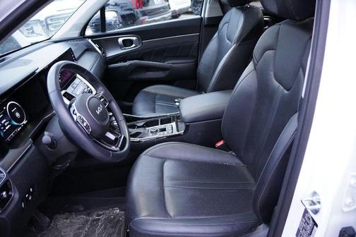 Glacial White Pearl 2023 Kia Sorento SX