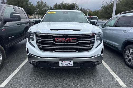 2025 GMC Sierra 1500 SLT