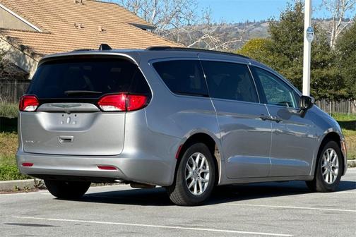 2021 Chrysler Voyager LXI