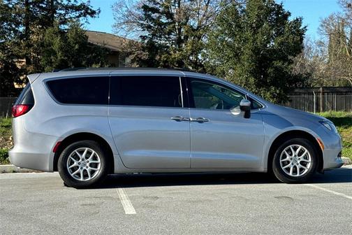 2021 Chrysler Voyager LXI