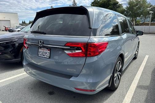 Sonic Gray Pearl 2024 Honda Odyssey Touring