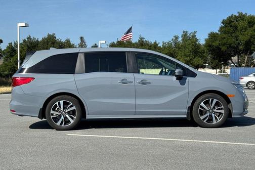Sonic Gray Pearl 2024 Honda Odyssey Touring