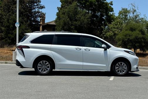 2022 Toyota Sienna XLE