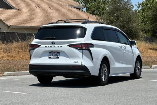 2022 Toyota Sienna XLE