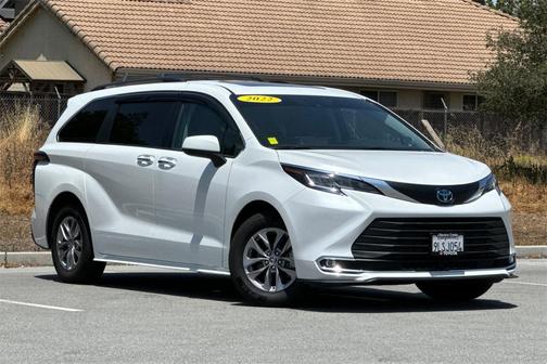 2022 Toyota Sienna XLE