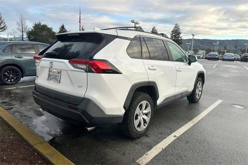 2020 Toyota RAV4 LE